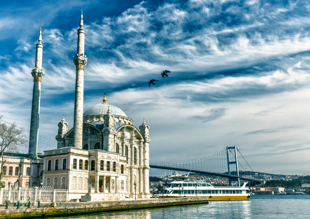 ortaköy istanbul manzarası, boğaz köprüsü, cami, vapur, deniz