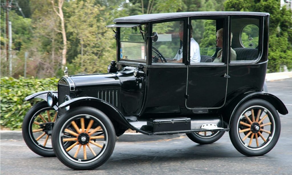 Ford Model T Siyah renkli müzede sergileniyor