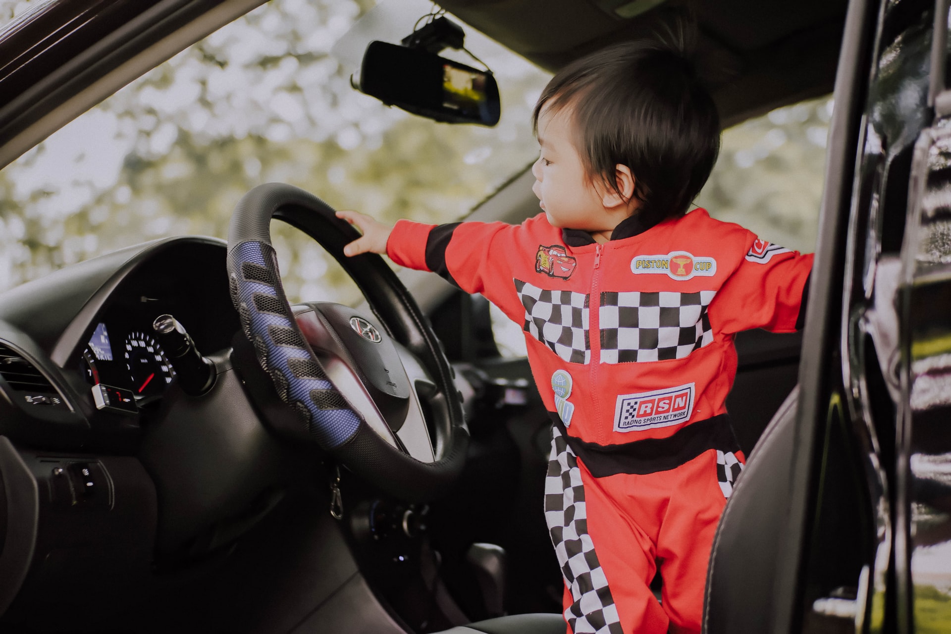 bebek yarış arabası direksiyonunda, bebekli aileler için araba önerileri