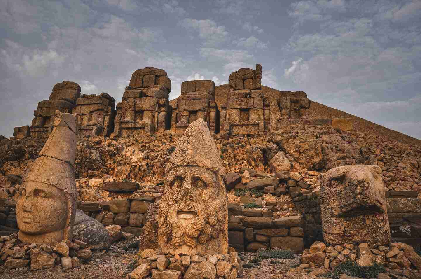 nemrut dağı, taş heykeller, kafa heykelleri, Türkiye'deki açık hava müzeleri