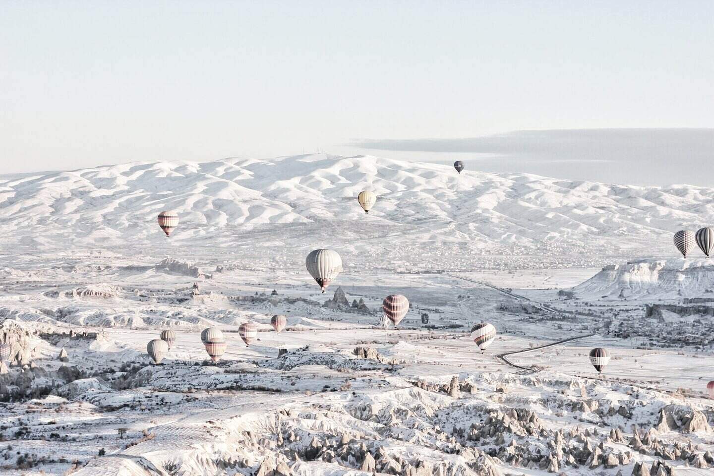 hafta sonu kış tatili, kapadokya kar manzarası, kış mevsiminde balon turu