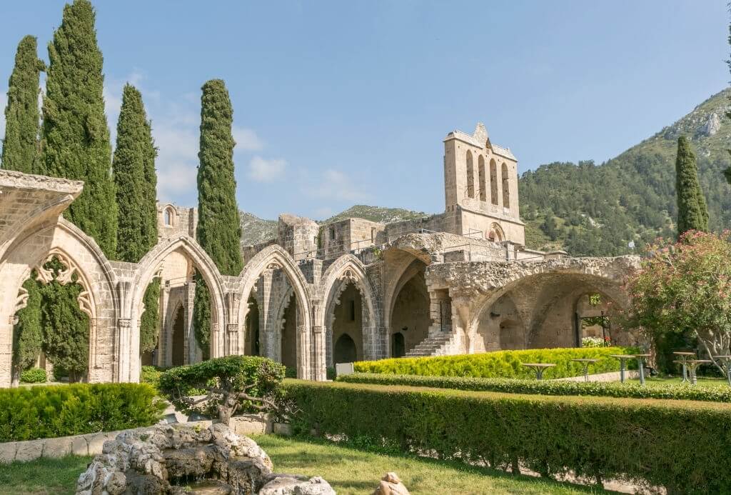 Kıbrıs gezilecek yerler, Bellapais Manastırı