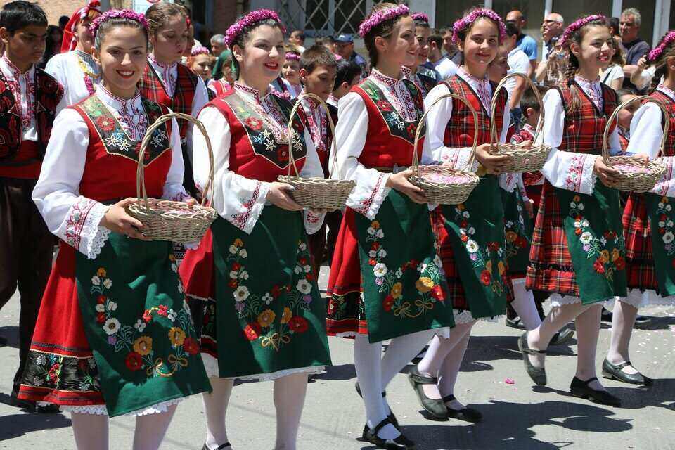 bulgaristan gezilecek yerler, kazanlak gül festivali