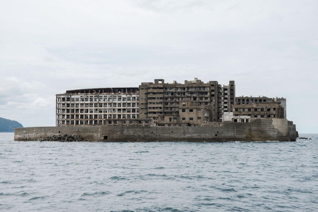 hashima adası, en korkunç yerler, terk edilmiş harabe binalar
