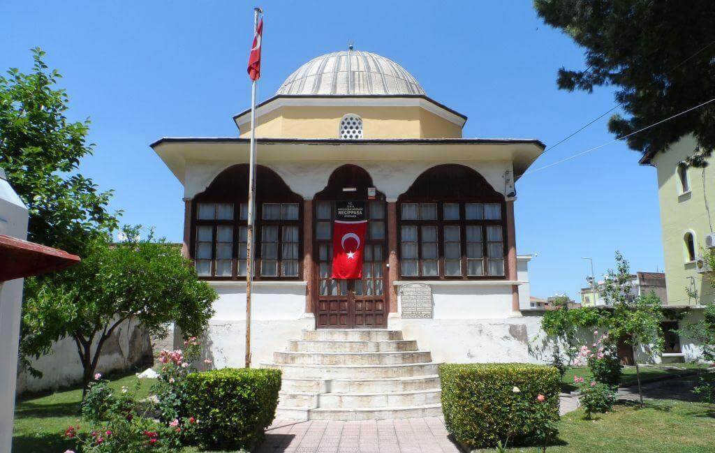 İzmir Kütüphaneleri, Necip Paşa Kütüphanesi