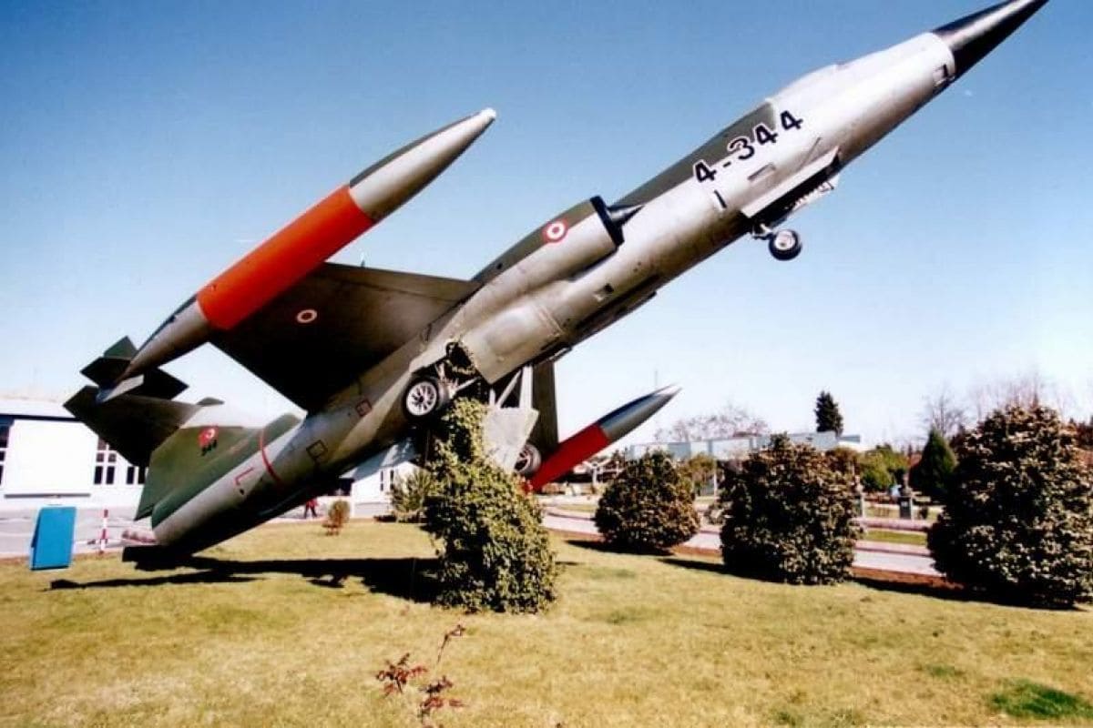 İstanbul Hava Kuvvetleri Müzesi koleksiyonundan bir savaş uçağı