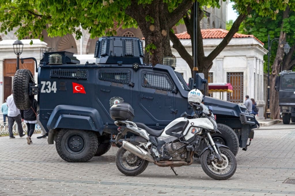 zırhlı polis aracı, polis arabaları