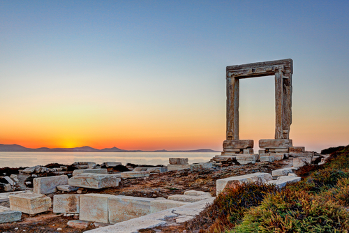 honeymoon-destinations-in-greece-4.jpg
